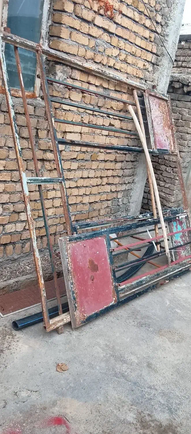 درب مغازه جنس خوب فقط رنگ شه.|مصالح و تجهیزات ساختمان|خاوه, |دیوار