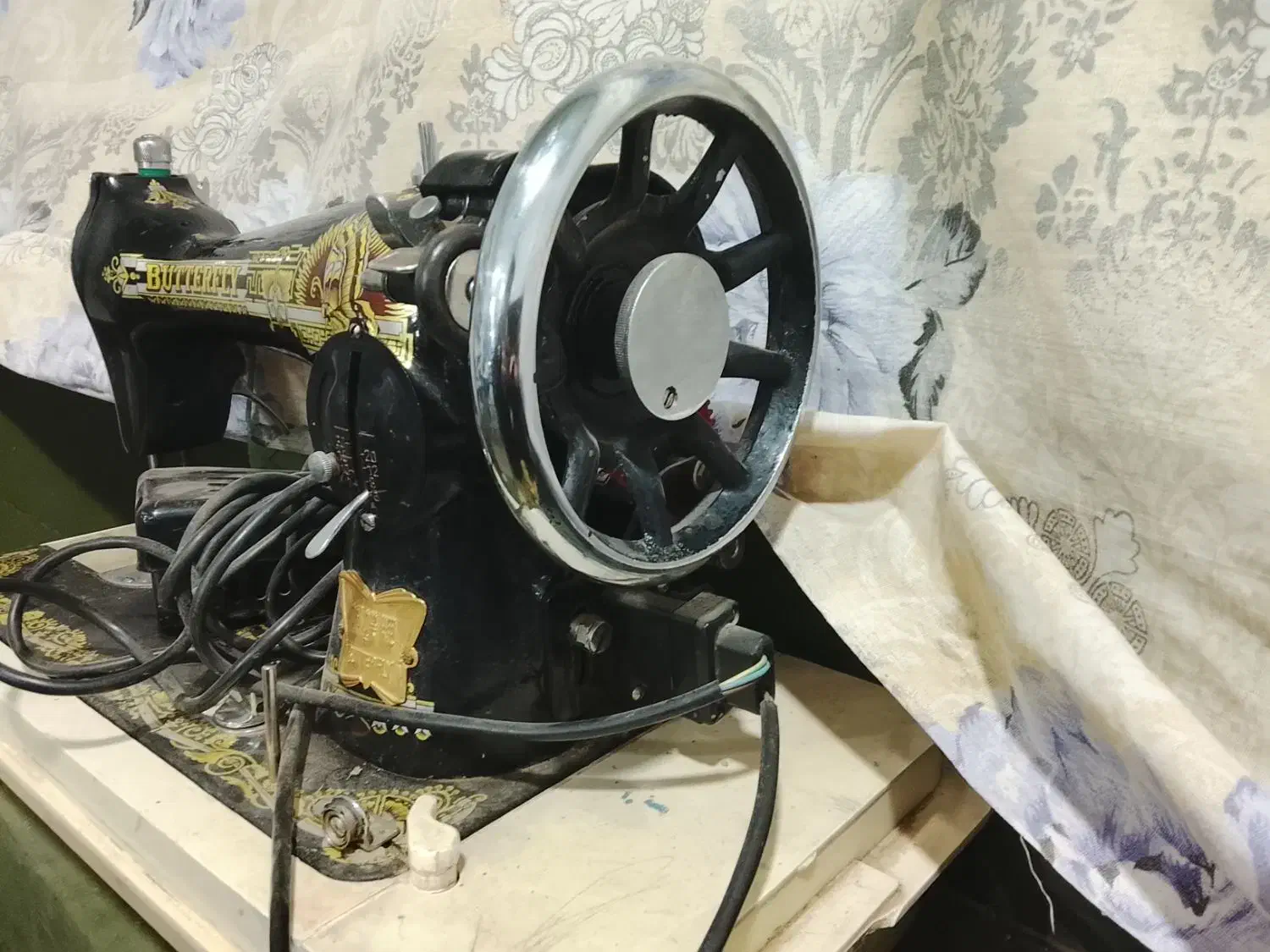 چرخ خیاطی قدیمی|چرخ خیاطی و ریسندگی|اصفهان, ولدان|دیوار