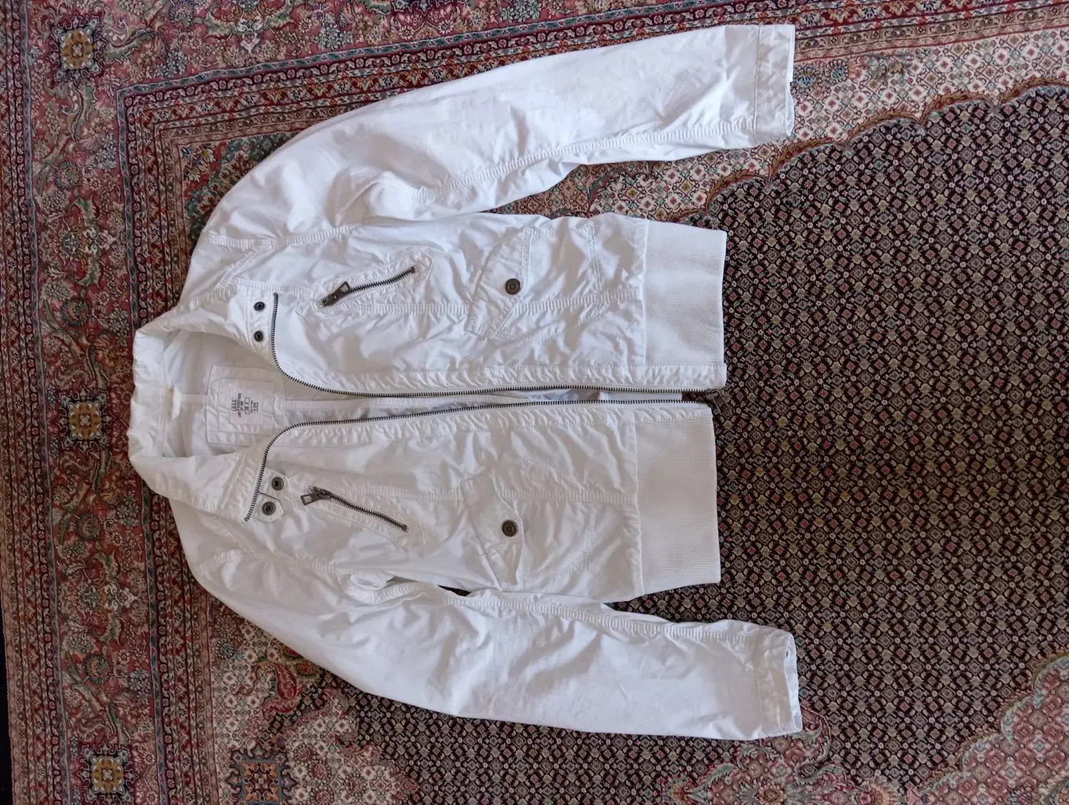 کت پاییزی|لباس|خوی, |دیوار