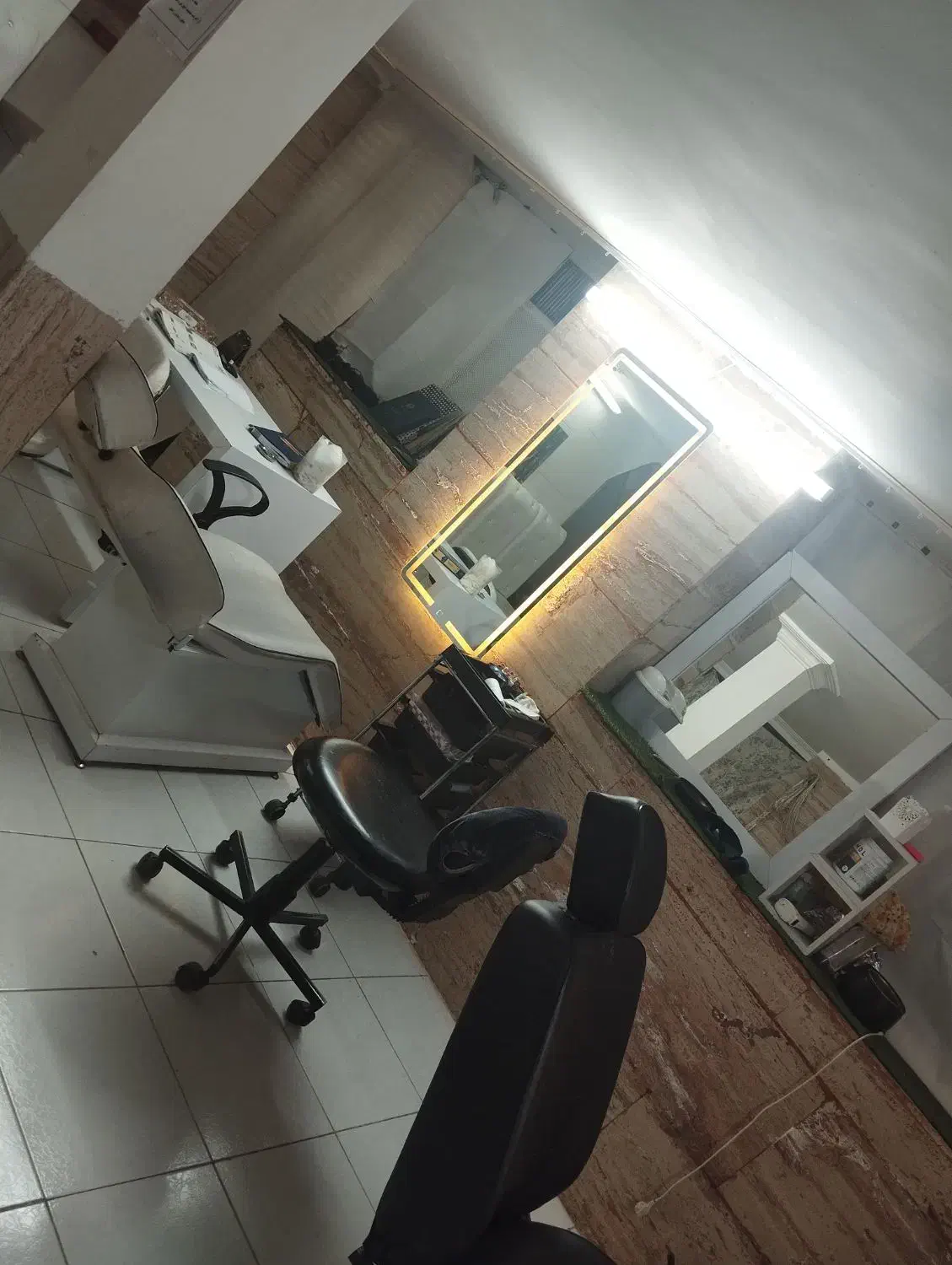 واگذاری کامل سالن زیبایی دارای تابلوولوازم|اجارهٔ مغازه و غرفه|مشهد, شهید مطهری|دیوار