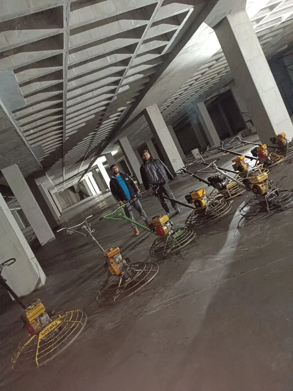 بتن ریزی کف با دستگاه ماله پروانه|خدمات پیشه و مهارت|زنجان, |دیوار