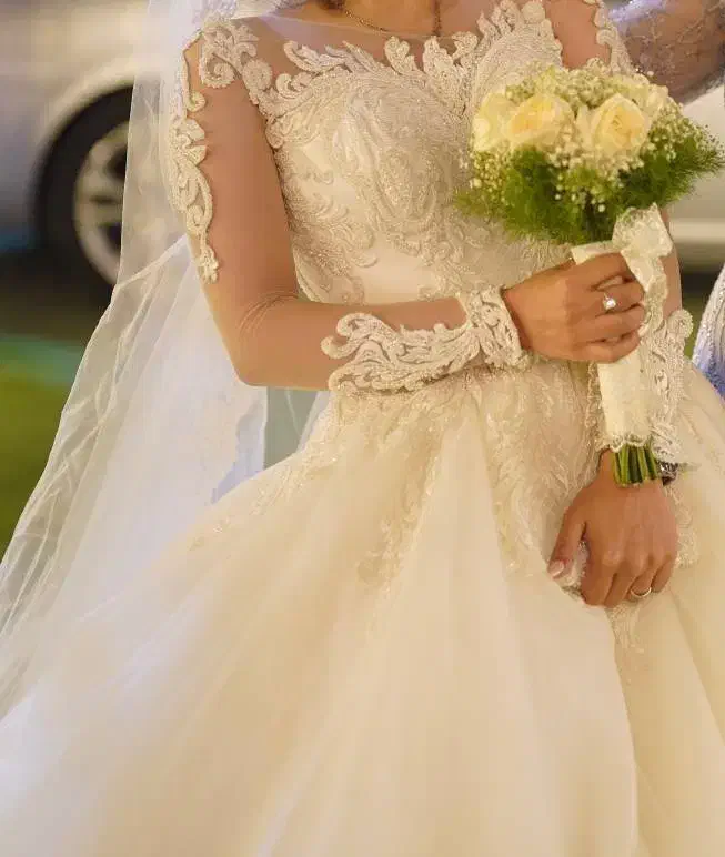 فروش لباس عروس کلا یبار پوشیده شده مزون نیستم|لباس|رشت, دباغیان|دیوار