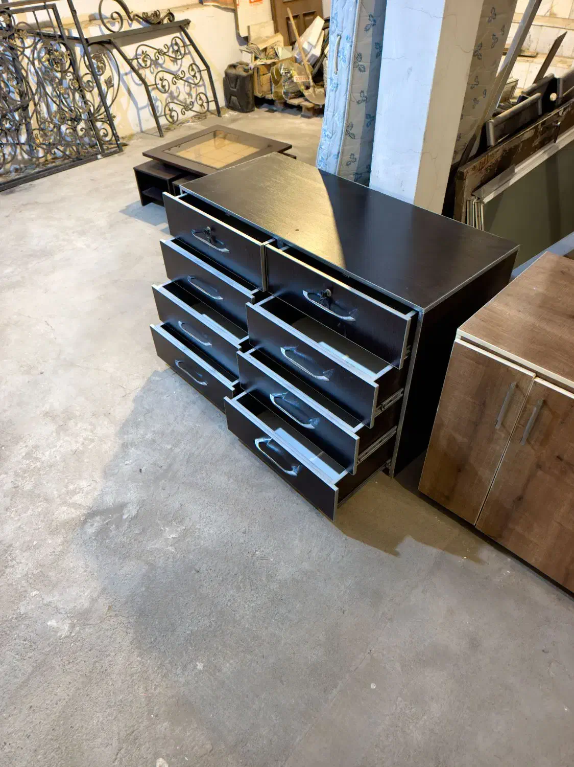 دراور  ۸کشو|جاکفشی، کمد، دراور|بندر انزلی, امامزاده|دیوار