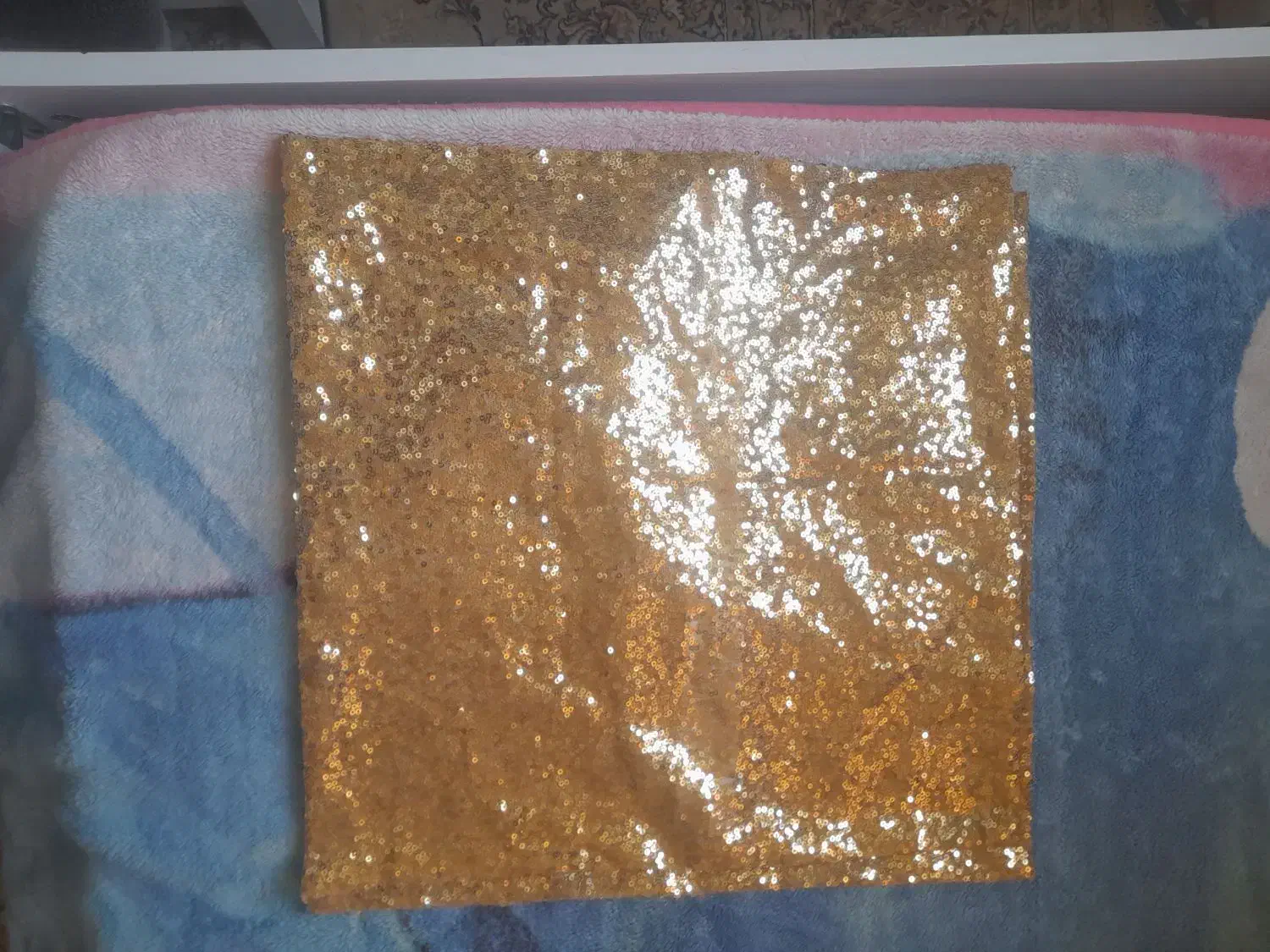 ی جفت کاور کوسن طلایی براق|صنایع دستی و سایر لوازم تزئینی|فولادشهر, B6|دیوار