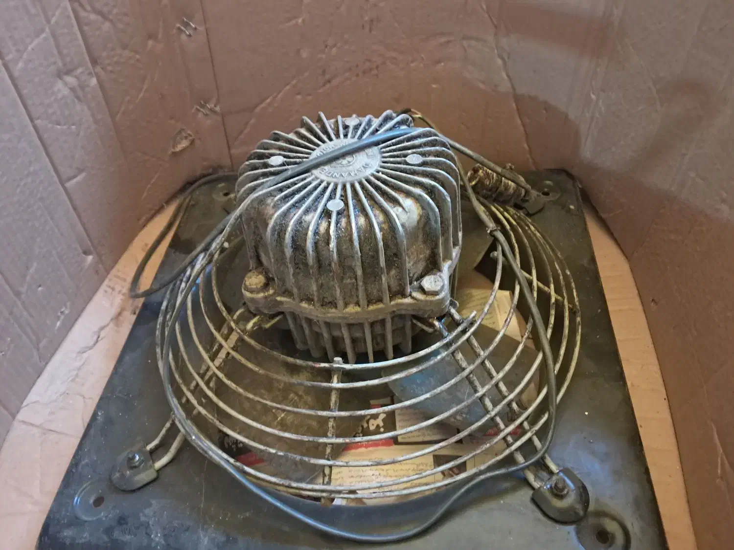 هواکش بزرگ|پنکه و تصفیه‌کنندهٔ هوا|اردبیل, |دیوار