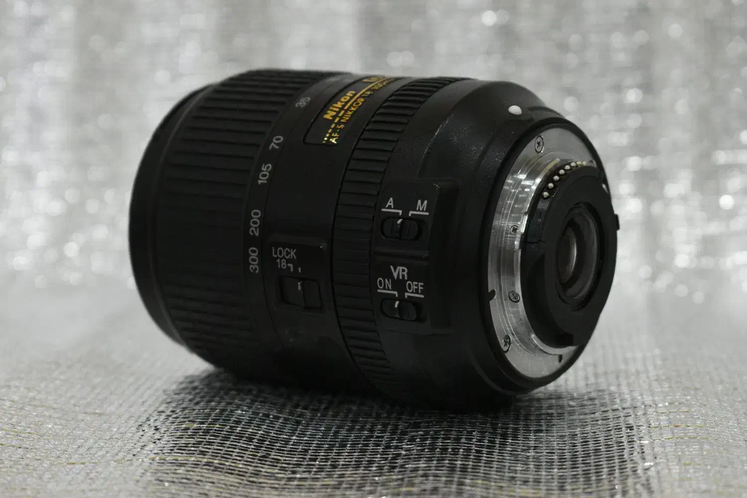 لنز دوربین عکاسی نیکون Nikon VR 18-300 type 2|دوربین عکاسی و فیلم‌برداری|قم, باغ کرباسی|دیوار
