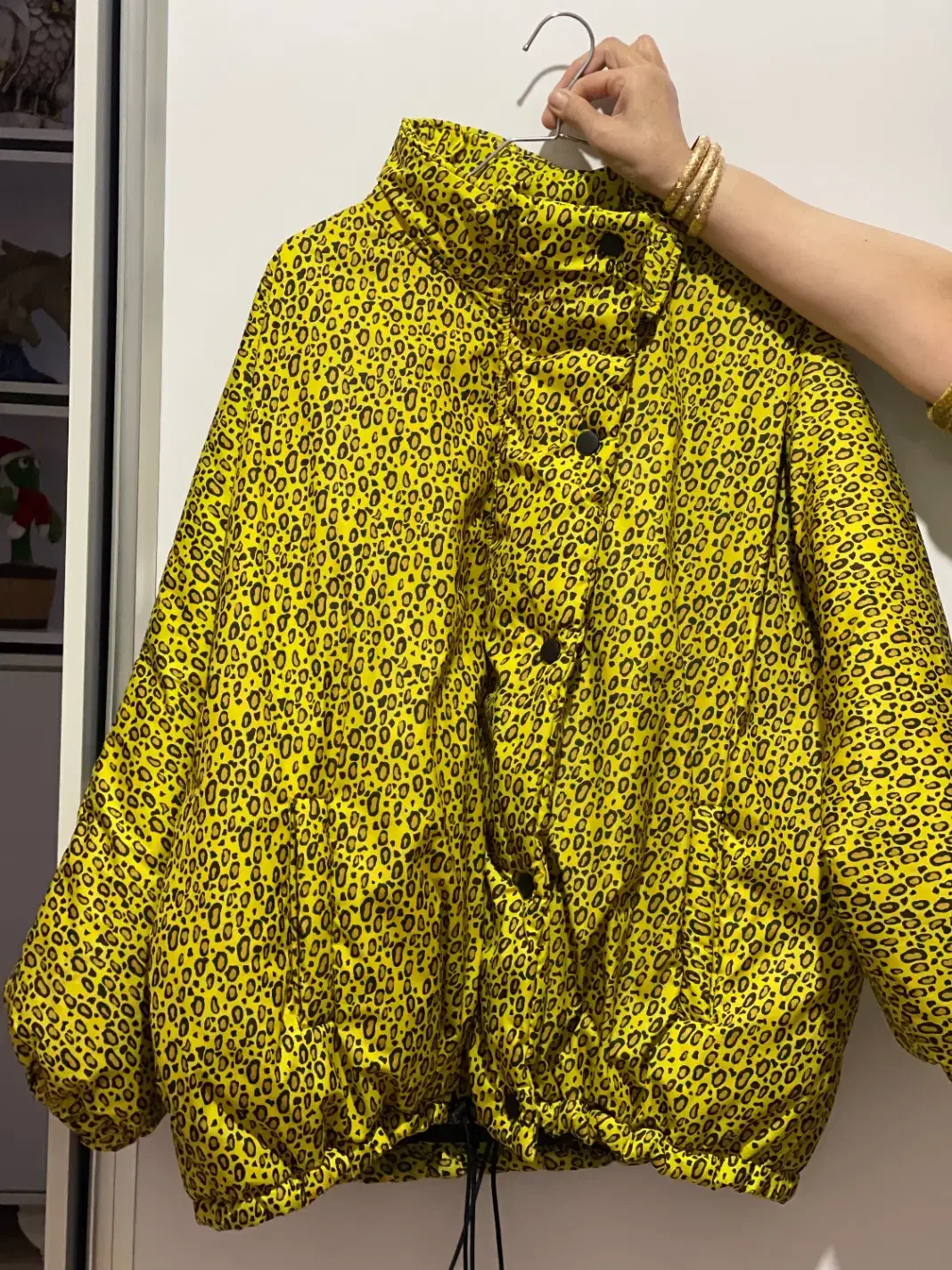 کاپشن|لباس|رشت, رشتیان|دیوار