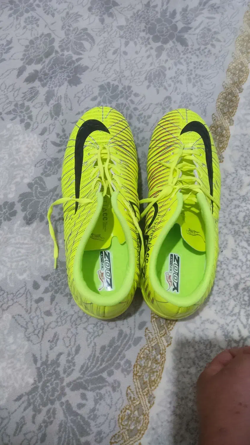 کفش چمن|کیف، کفش، کمربند|نیشابور, فردوسی جنوبی|دیوار