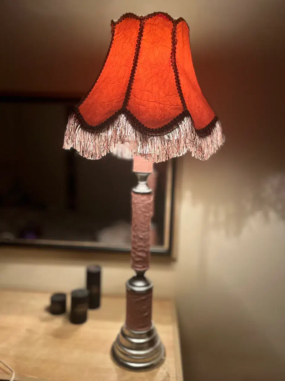 فروش فوری چراغ خواب طرح کلاسیک|چراغ خواب و آباژور|ساوه, |دیوار