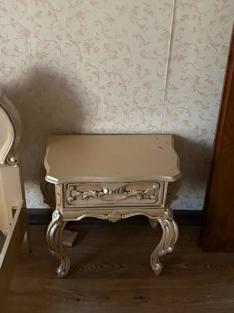 سرویس خواب|تخت و سرویس خواب|اصفهان, باغ زرشک|دیوار