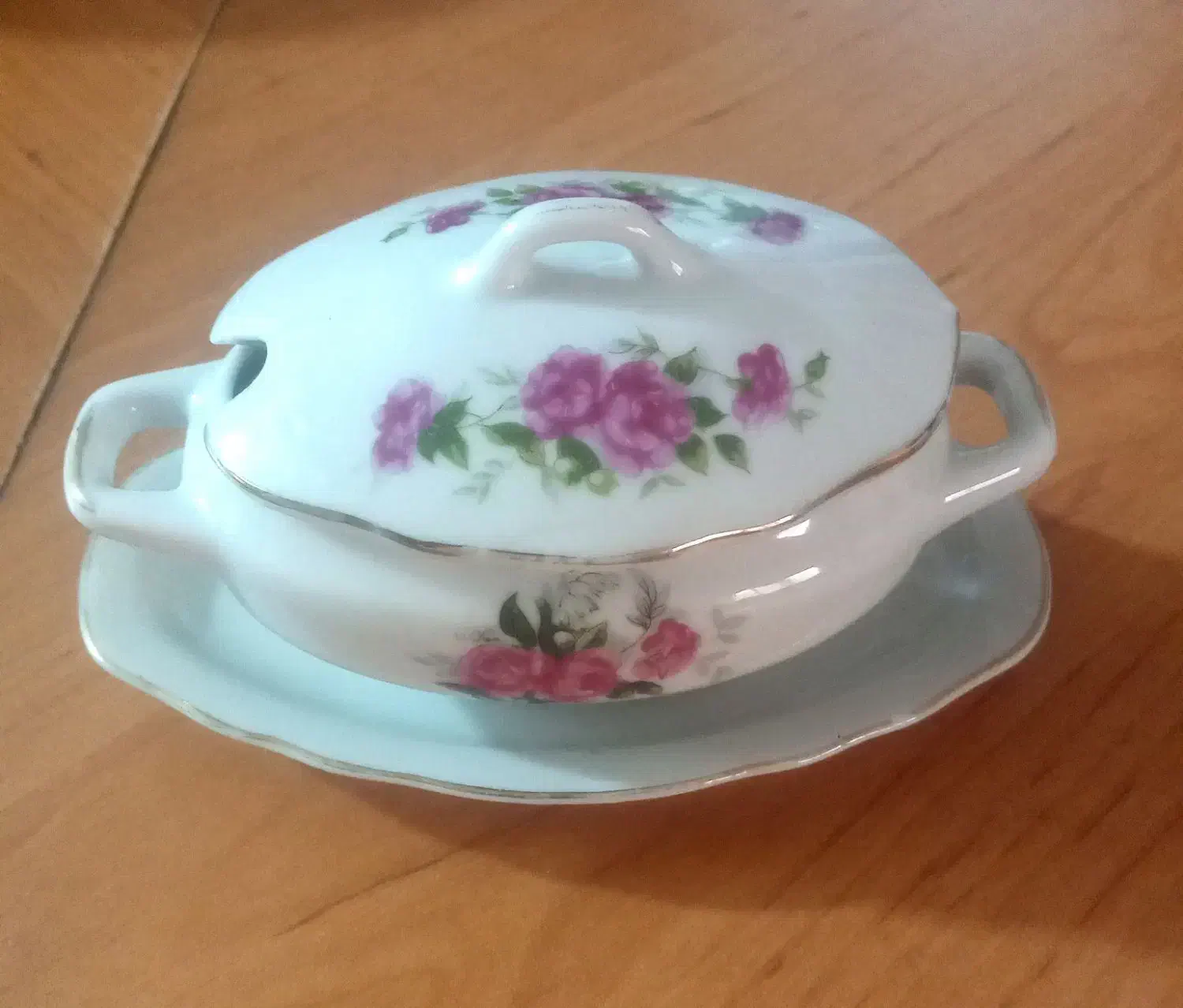 گلسرخی|کلکسیون اشیاء عتیقه|کرج, اصفهانی‌ها|دیوار