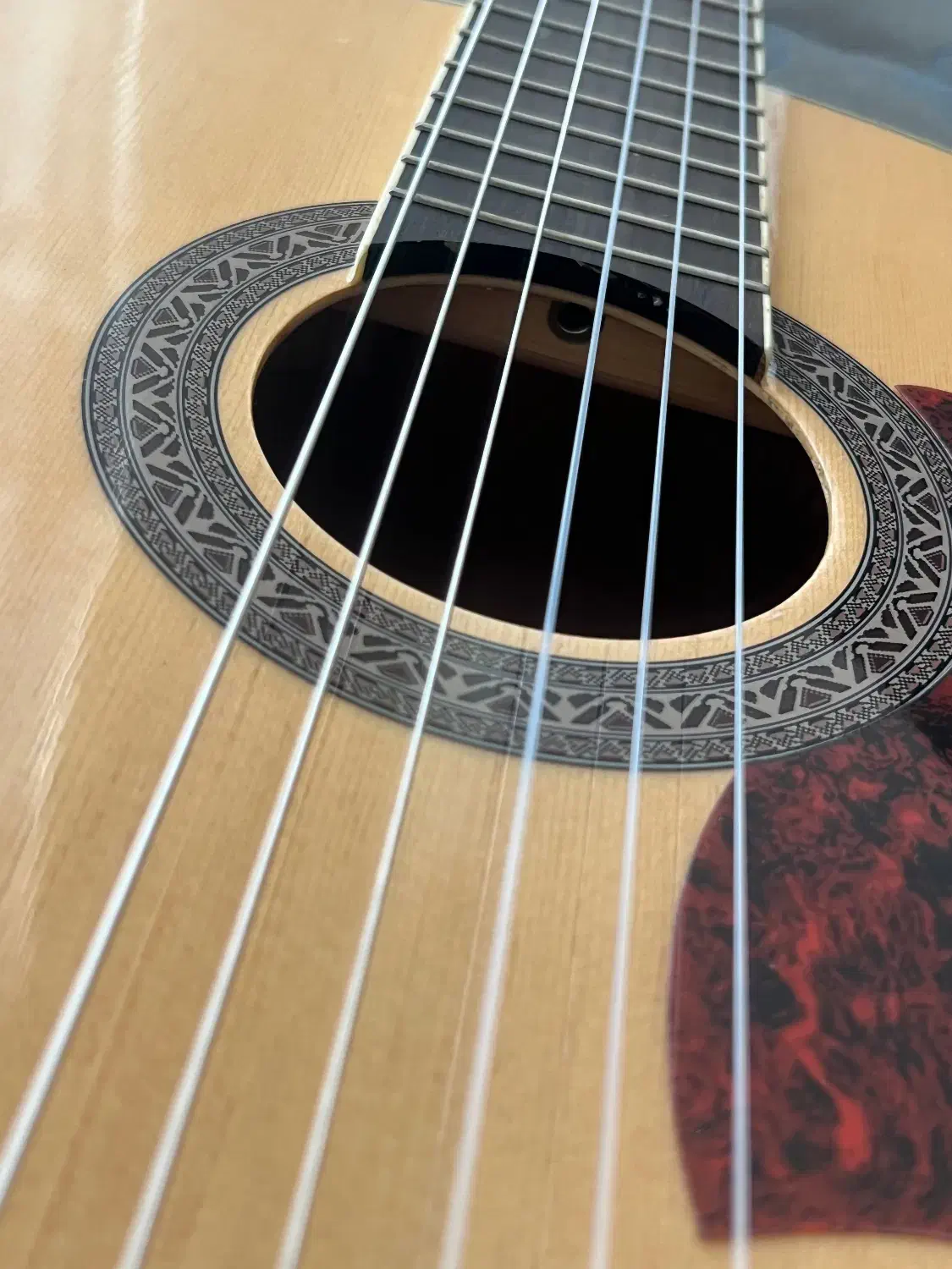 گیتار روتس کره ای بسیار خوش صدا|گیتار، بیس، امپلیفایر|همدان, |دیوار