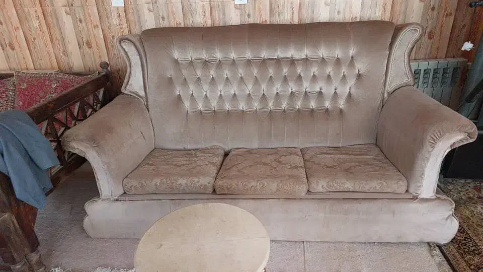 مبل هفت نفره مرتب و تمیز|مبلمان خانگی و میز عسلی|طرقبه, |دیوار