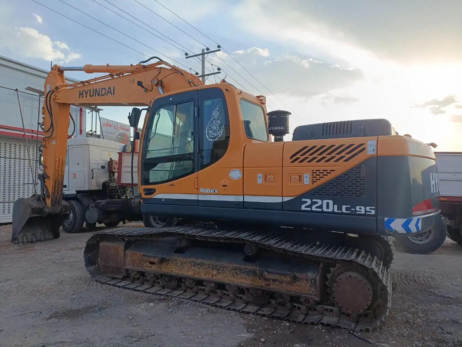 پیکور سوسان|خودرو سنگین|قائن, |دیوار