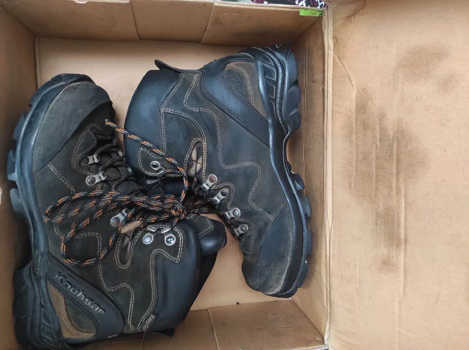 پوتین کوهنوردی|کوهنوردی و کمپینگ|رشت, سعدی (تختی)|دیوار