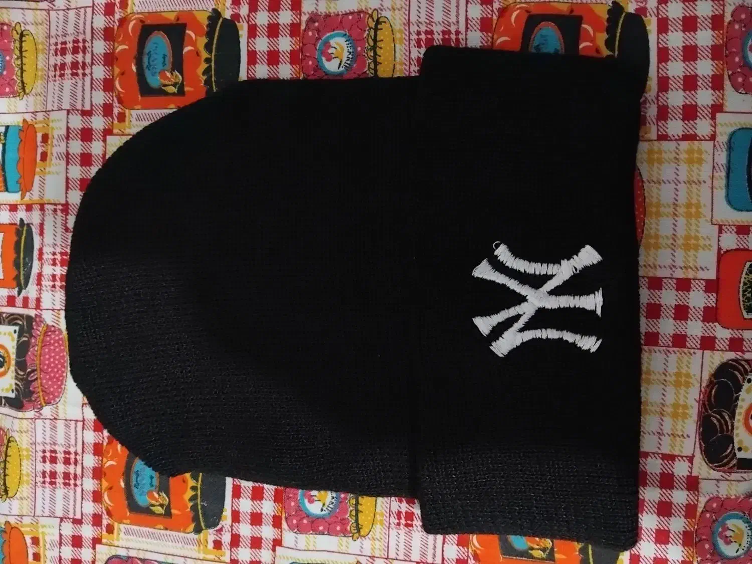 کلاه زمستانی|لباس|بشاریات, |دیوار