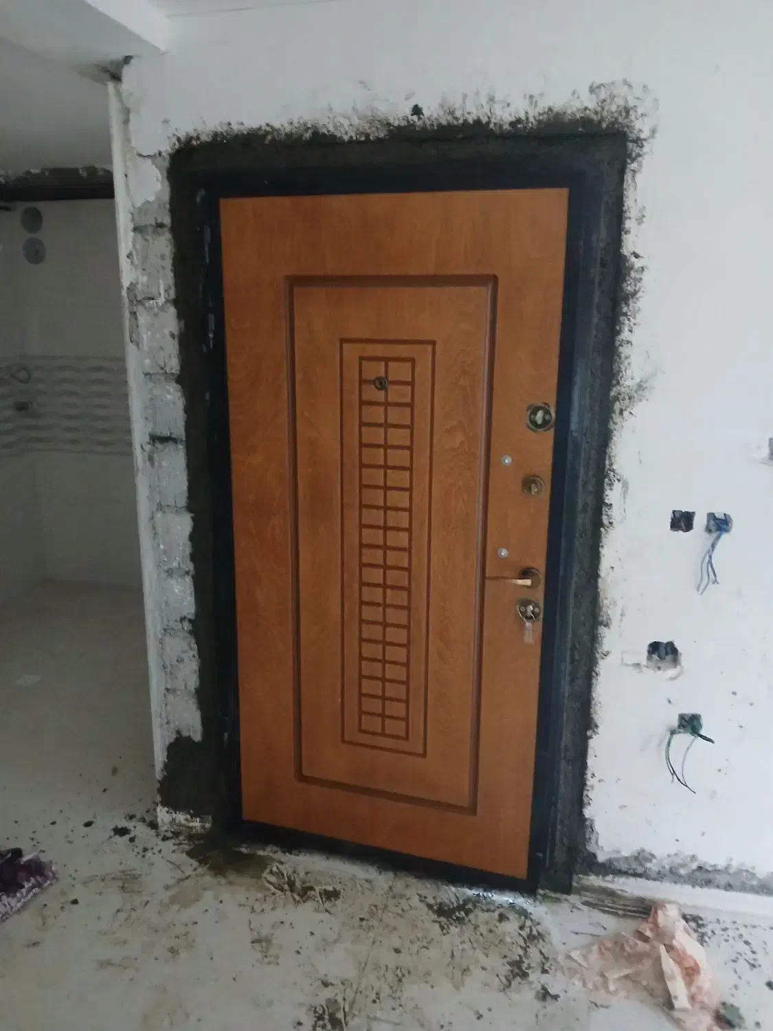 نصب درب داخلی ضدسرقت وپلی وود|خدمات پیشه و مهارت|لاهیجان, بازکیاگوراب|دیوار