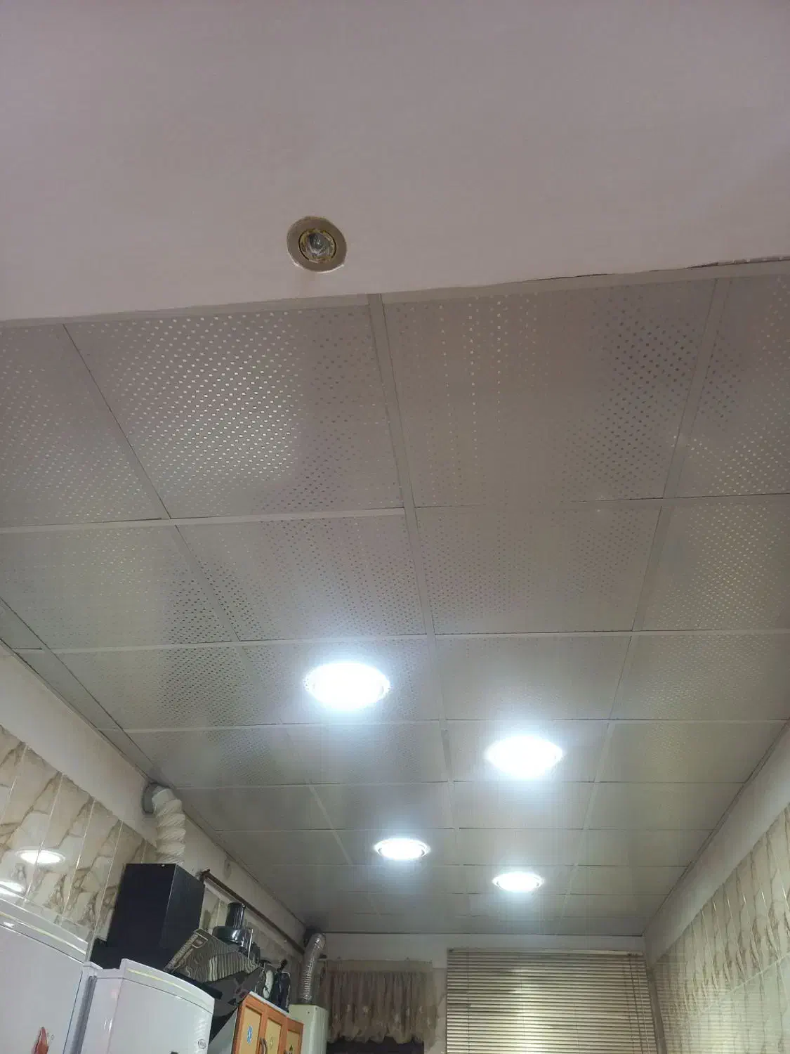 ۳۶ عدد پنل سقفی. ۶۰در ۶۰ همراه با چهار عدد لامپ|لامپ و چراغ|نورآباد, |دیوار