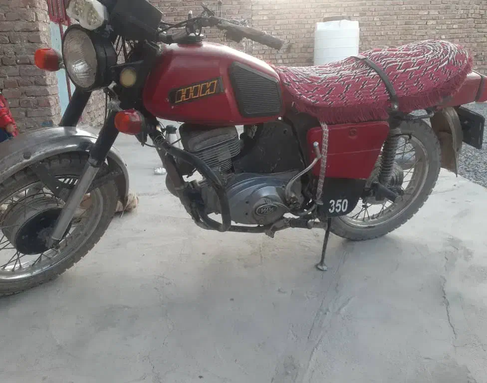 چرخ|دوچرخه، اسکیت، اسکوتر|خاش, |دیوار