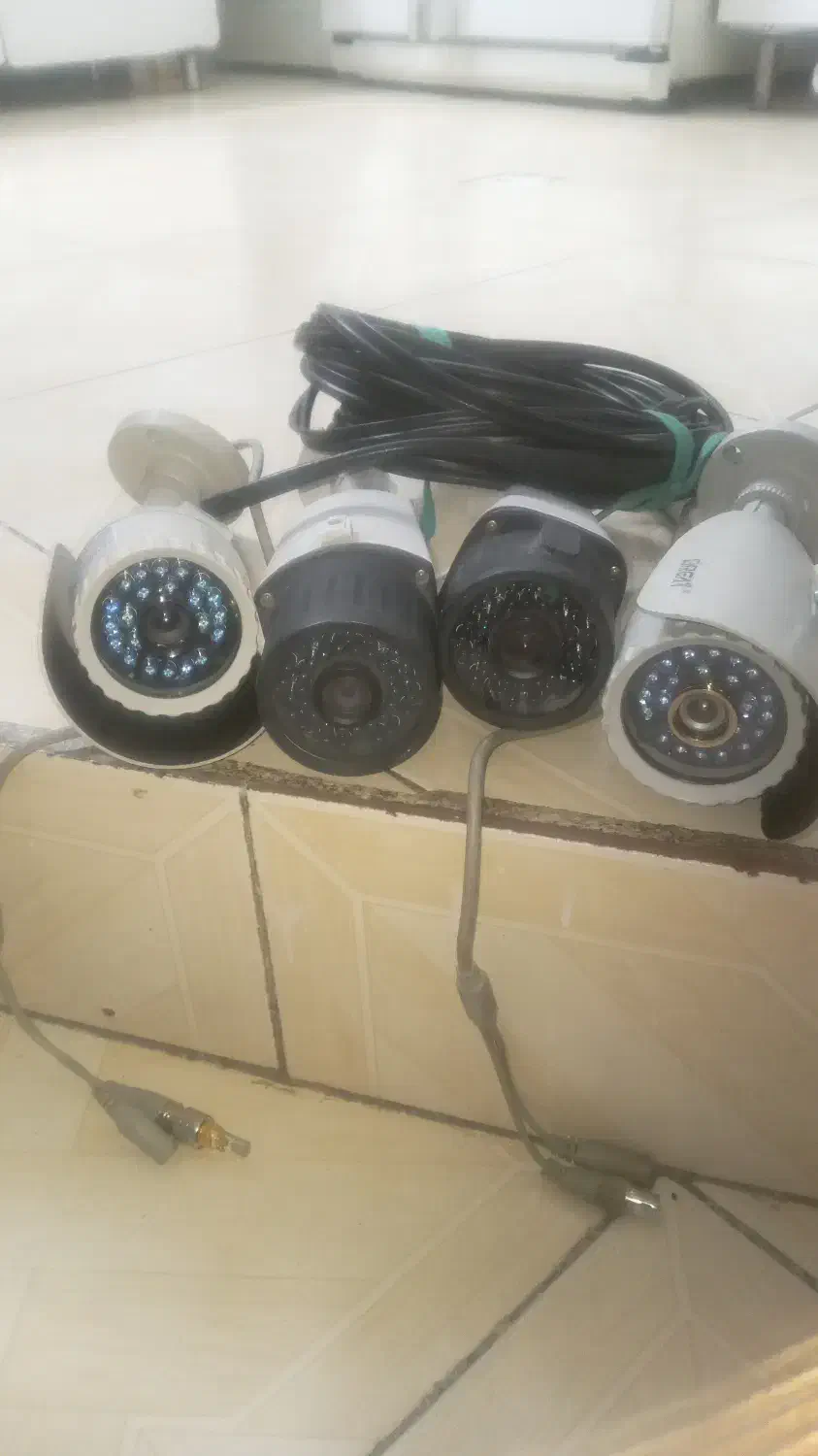 4عدد دوربین|دوربین مداربسته|کرج, کلاک نو|دیوار