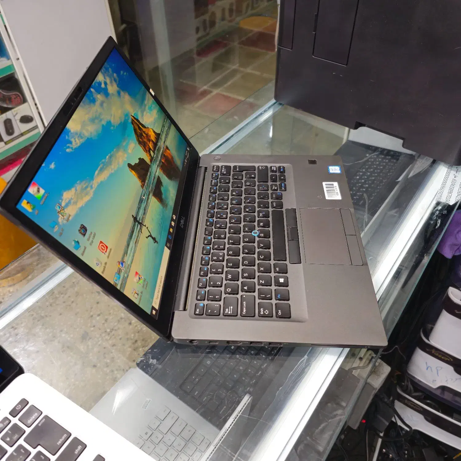 لپتاپ محکم و زیبا DELL المینیوم i7 نسل ۸ رم ۱۶|رایانه همراه|یاسوج, |دیوار