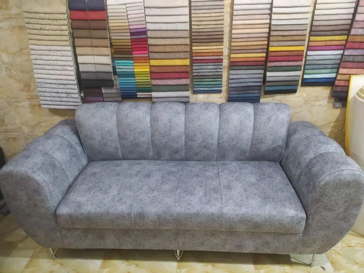 تعمیرات و ساخت مبل یک تا هفت نفره|مبلمان خانگی و میز عسلی|بم, |دیوار