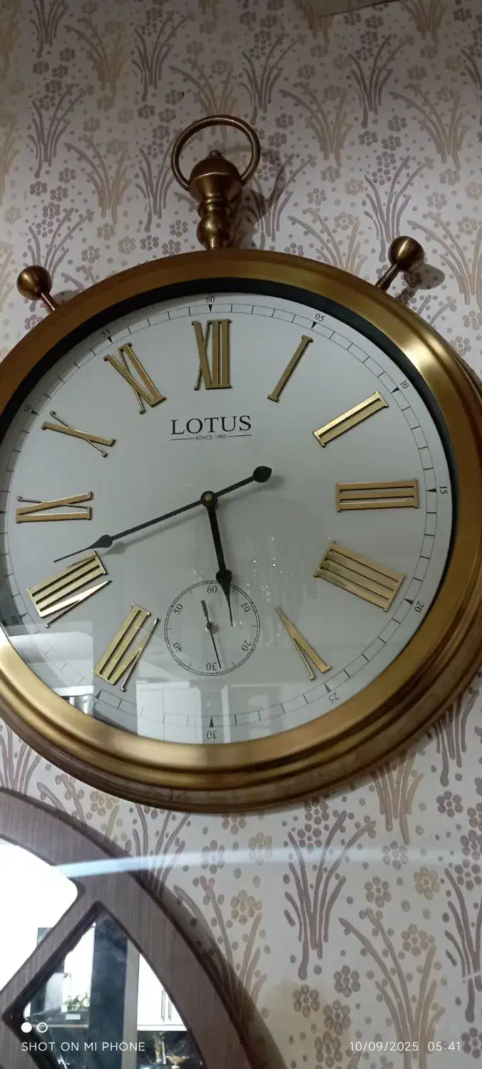 ساعت لوتوس درجه یک کاملا نو|ساعت دیواری و تزئینی|خرم‌آباد, |دیوار