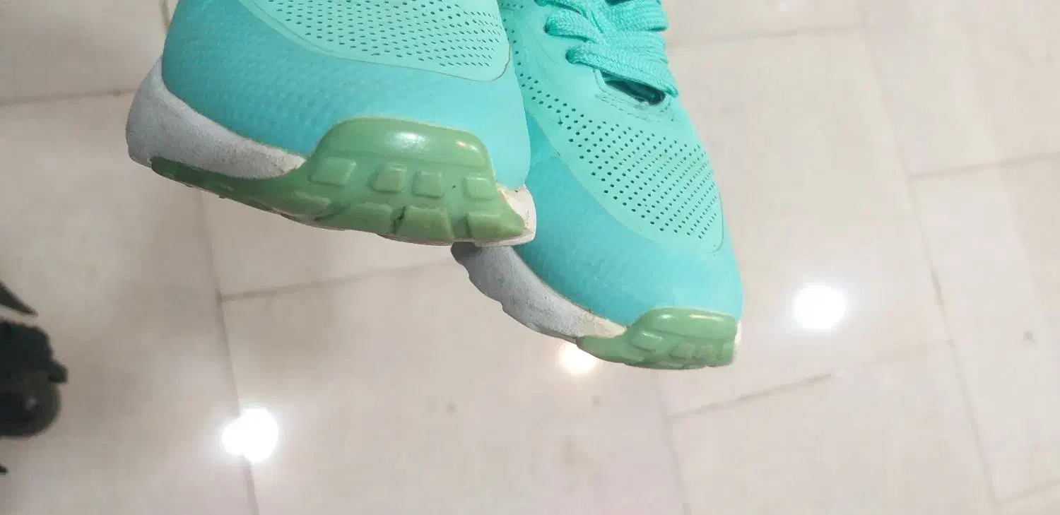 کفش ورزشی|کیف، کفش، کمربند|بابل, |دیوار