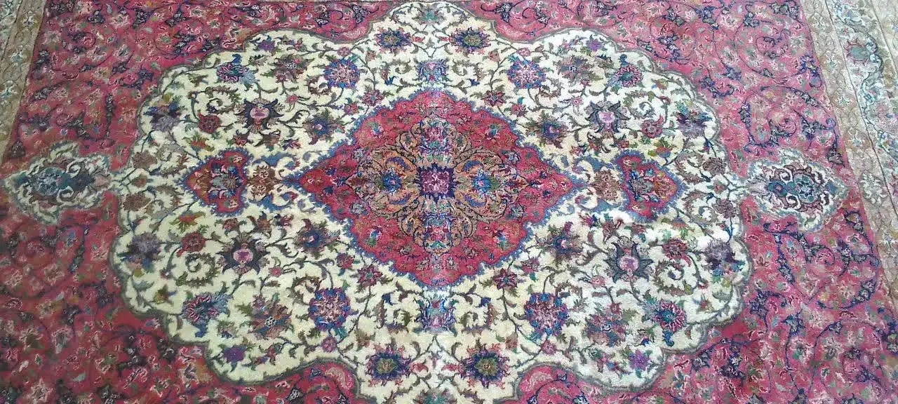 ۲ فرش دستبافت تمام ابریشم|فرش|خرمآباد, |دیوار