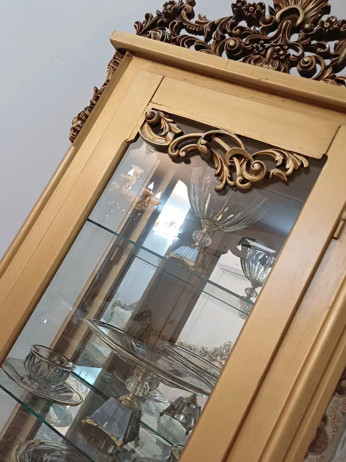 بوفه. گنجه عروس رنگ طلایی|بوفه، ویترین، کنسول|مشهد, طلاب|دیوار