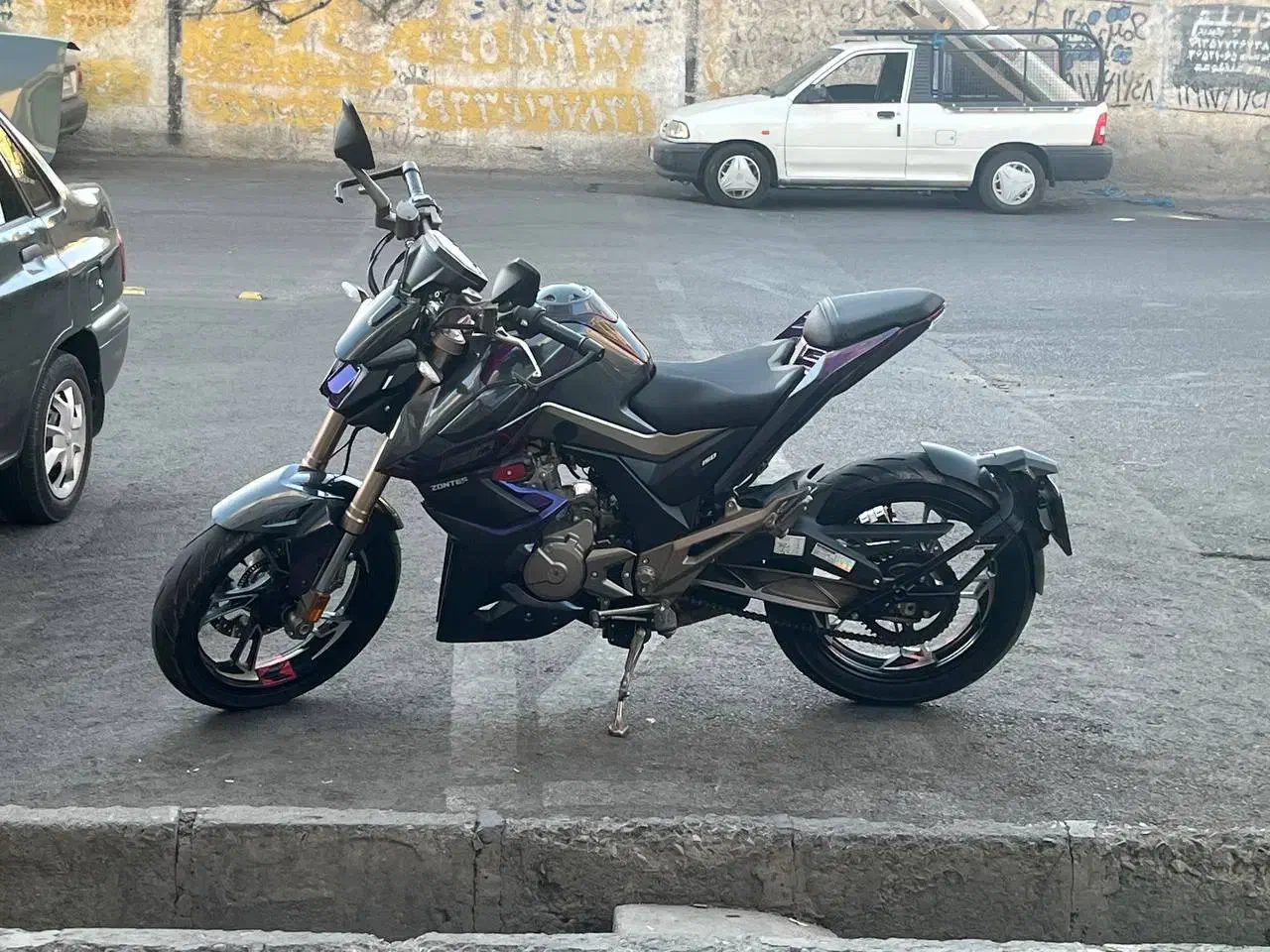 موتور زونتس|موتورسیکلت|فردیس, نسترن غربی|دیوار
