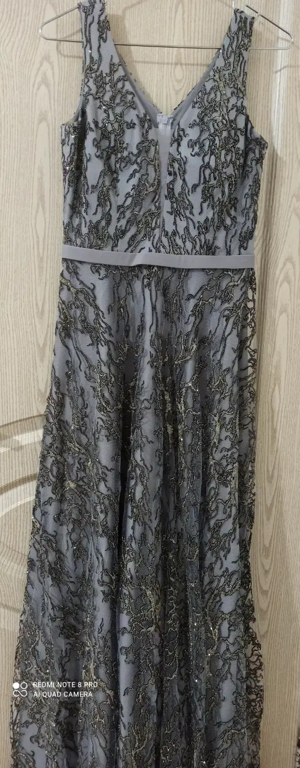 لباس شب.|لباس|میانه, |دیوار