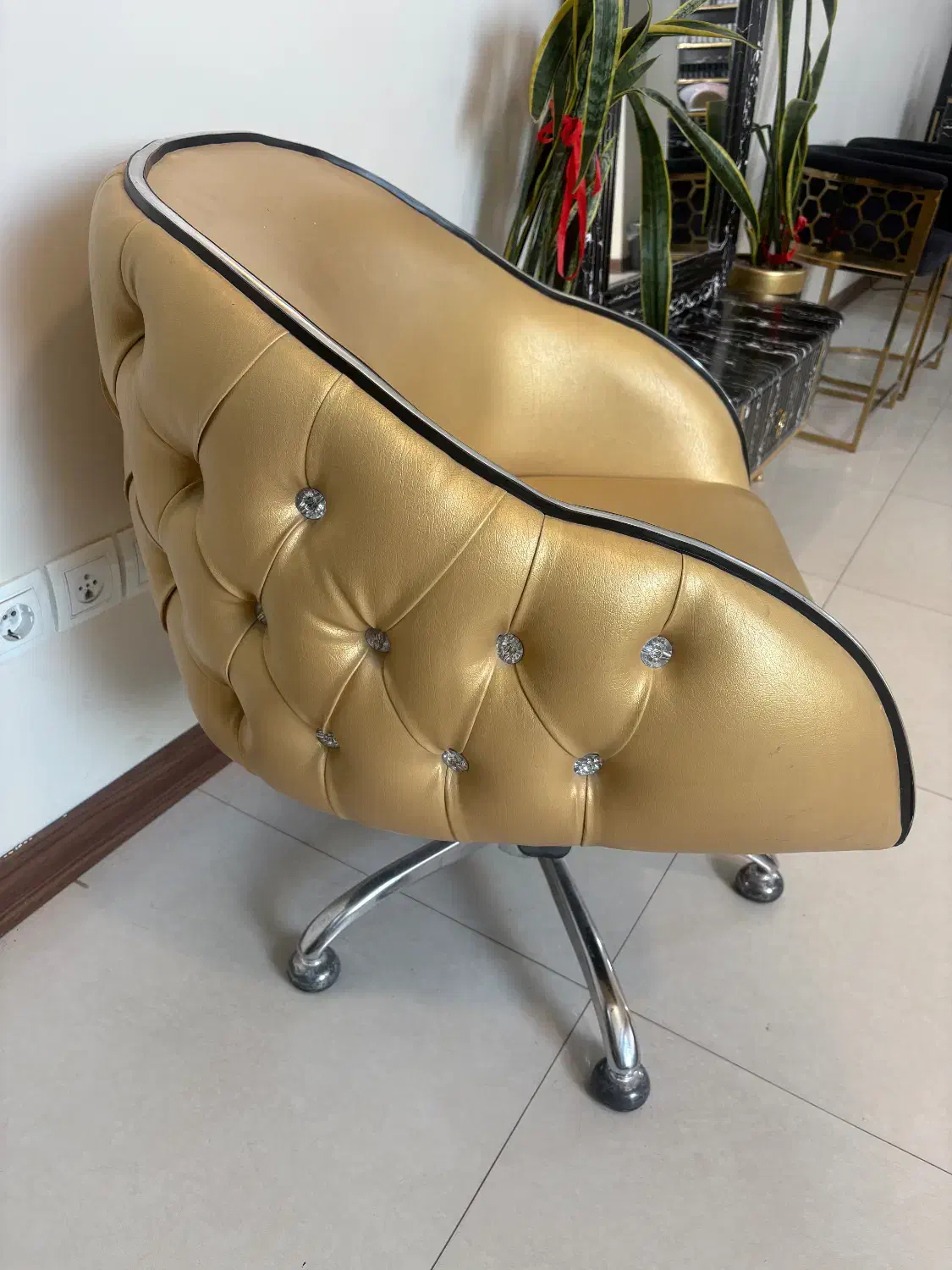 فروش تجهیزات ارایشگاه|آرایشگاه و سالنهای زیبایی|اصفهان, برازنده|دیوار