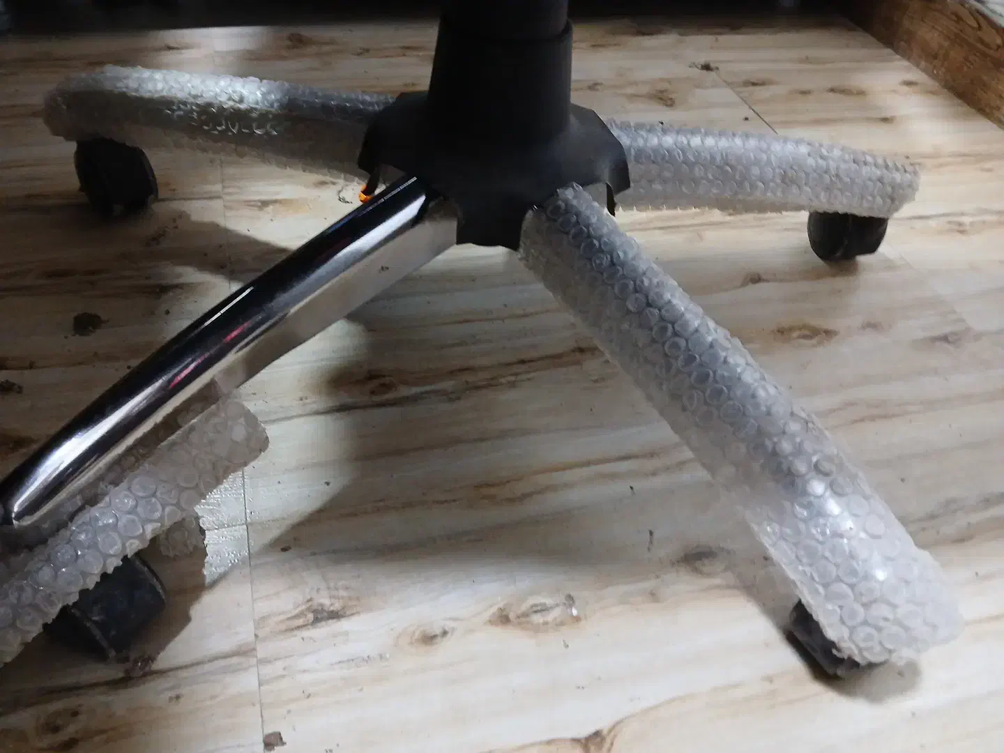 صندلی مدیریتی چرم کاملا سالم|مبلمان اداری|رشت, حومه رشت|دیوار