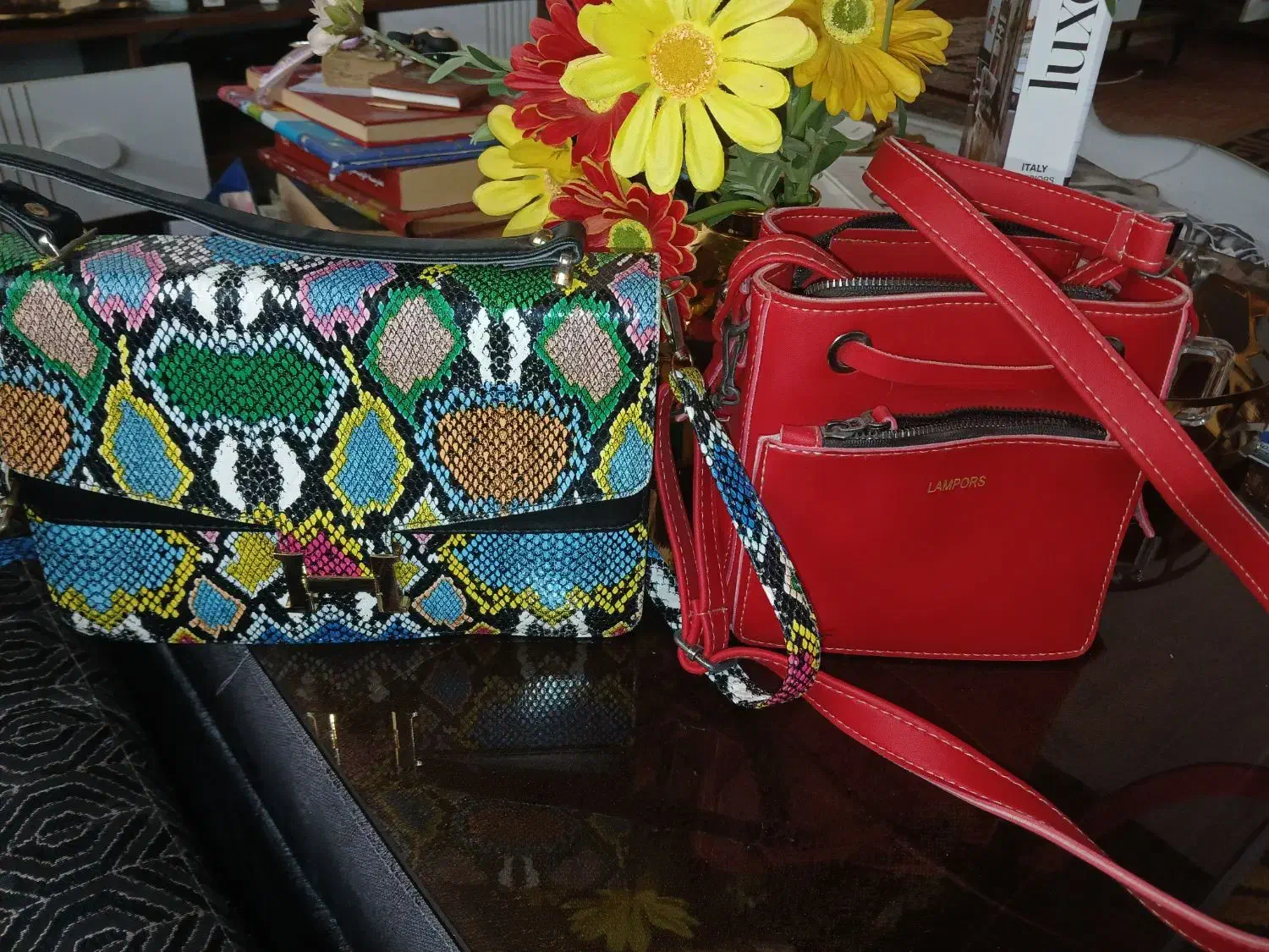 کیف|کیف، کفش، کمربند|بندر انزلی, چهارفریضه|دیوار