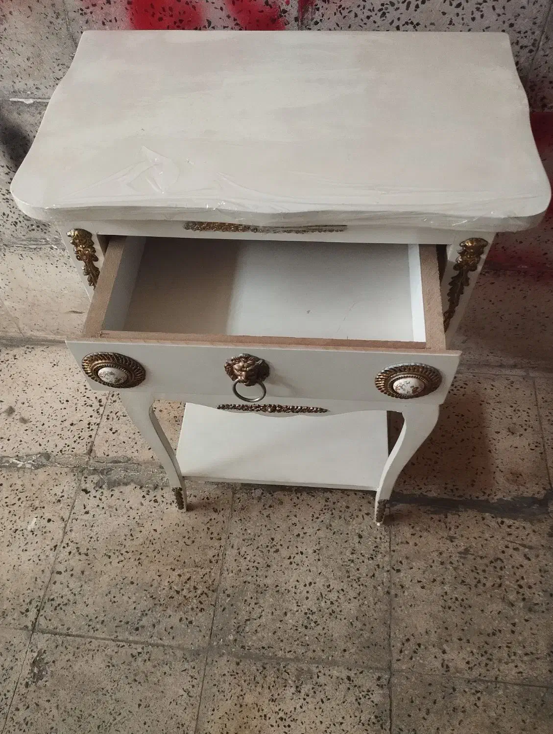 میز سفید|میز تلفن|اردبیل, |دیوار