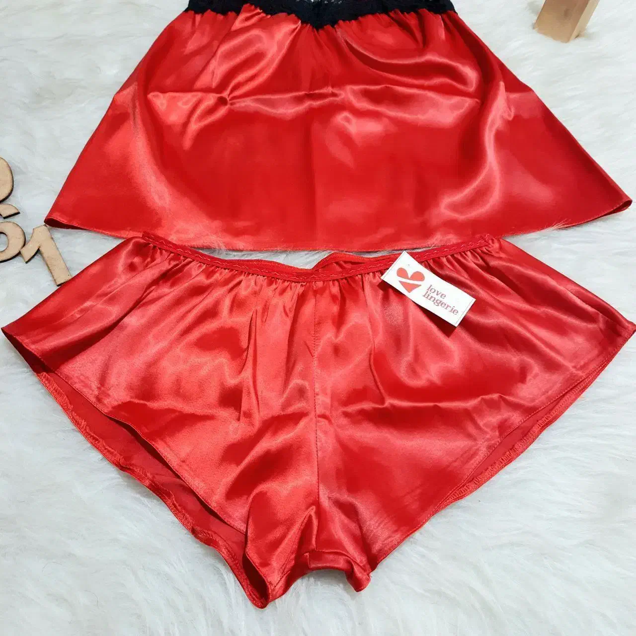 لباس خواب|لباس|قم, زینبیه|دیوار