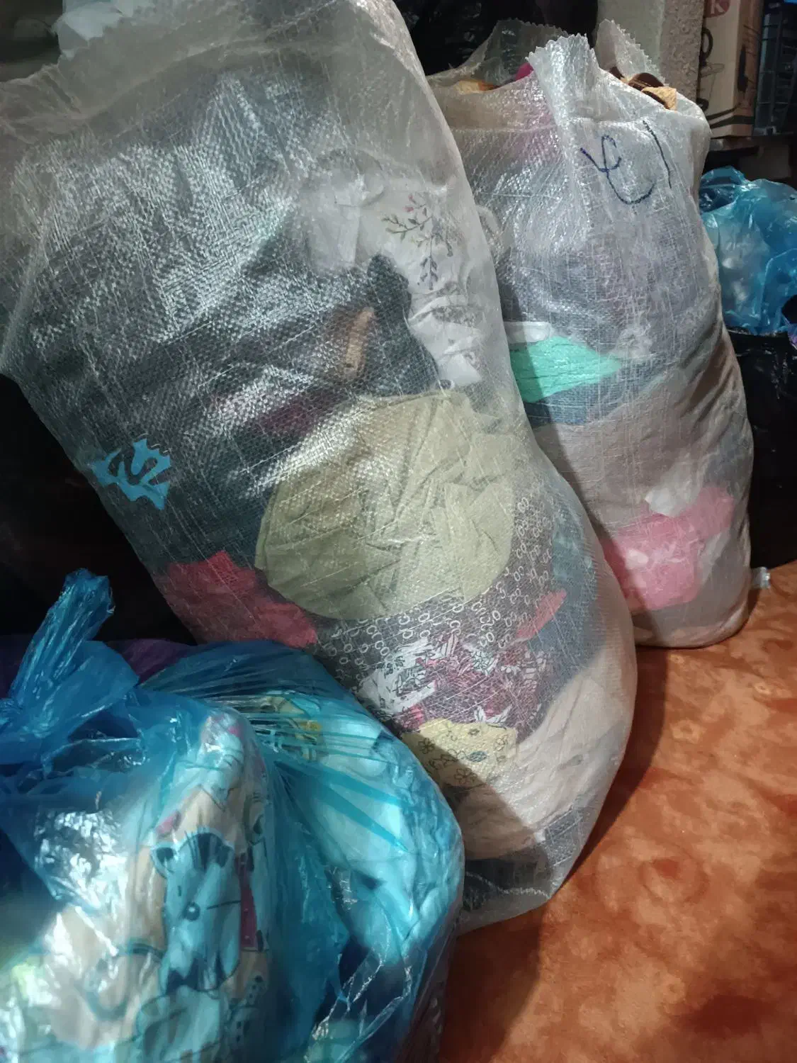 کیسه لباس فروشی|لباس|هامون, |دیوار