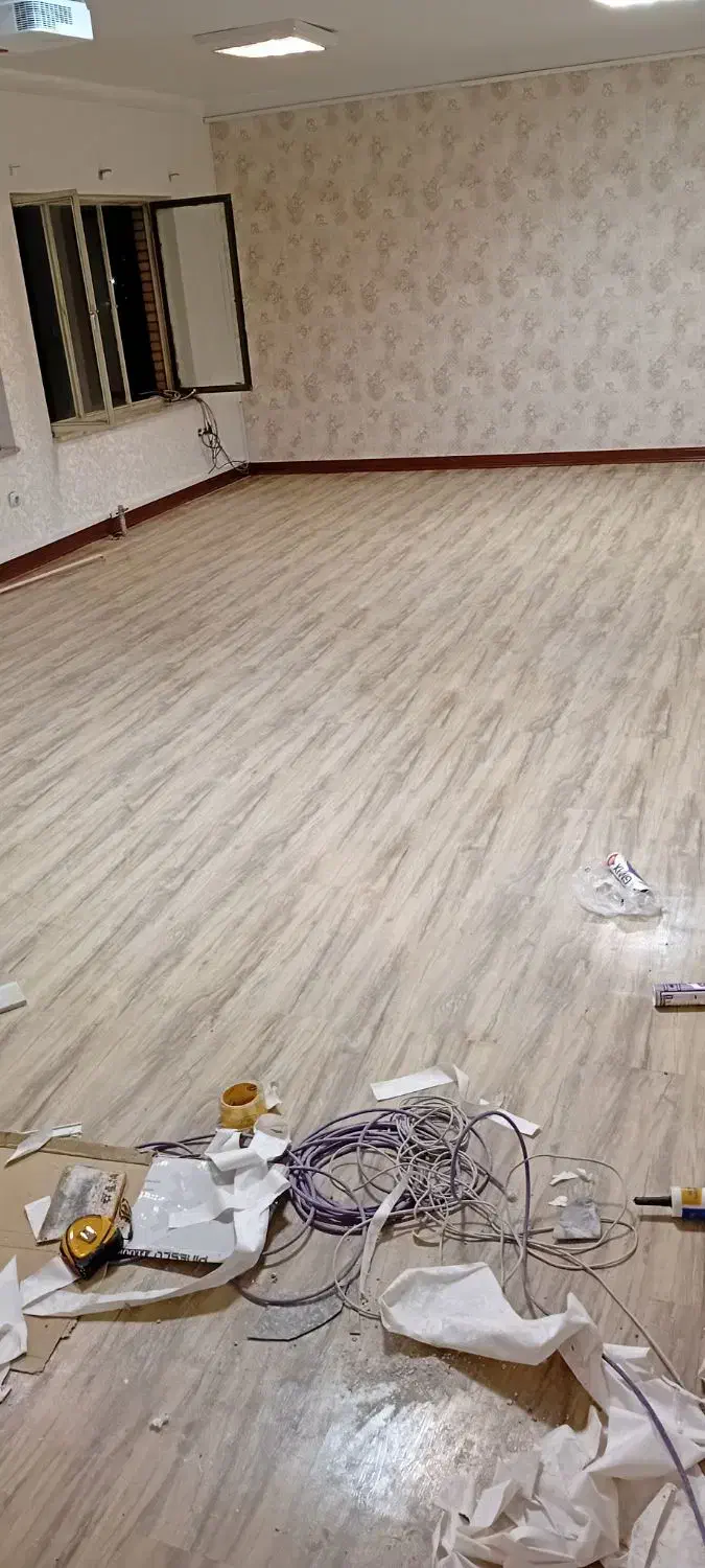 نصب و نصاب کاغذ دیواری و کفپوش و قرنیز|خدمات پیشه و مهارت|کرج, باغستان|دیوار