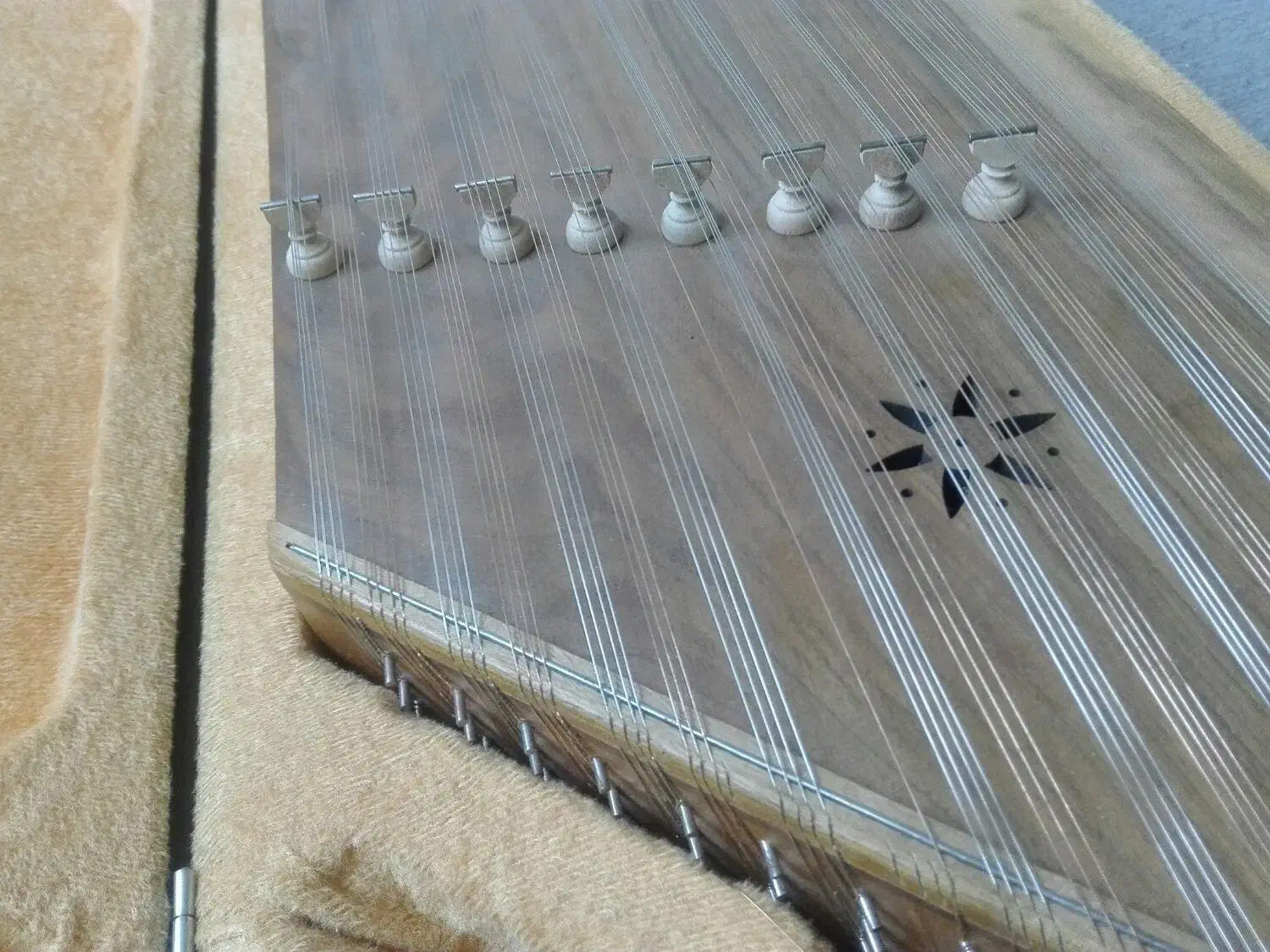 سنتور بزرگ با چوب بادام|سازهای سنتی|جهرم, |دیوار