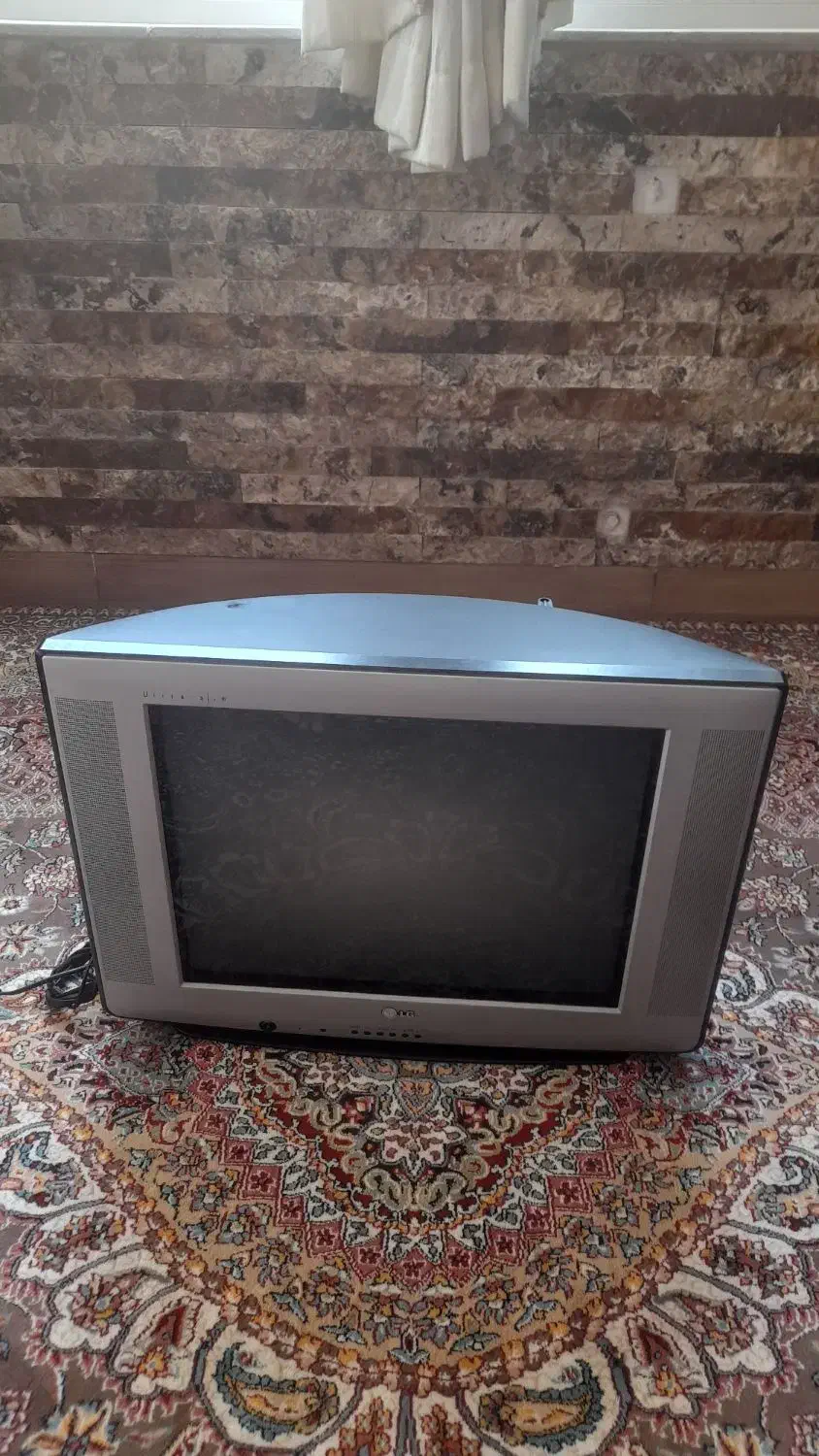 تلوزیون قدیمی|تلویزیون و پروژکتور|لاهیجان, آهندان|دیوار