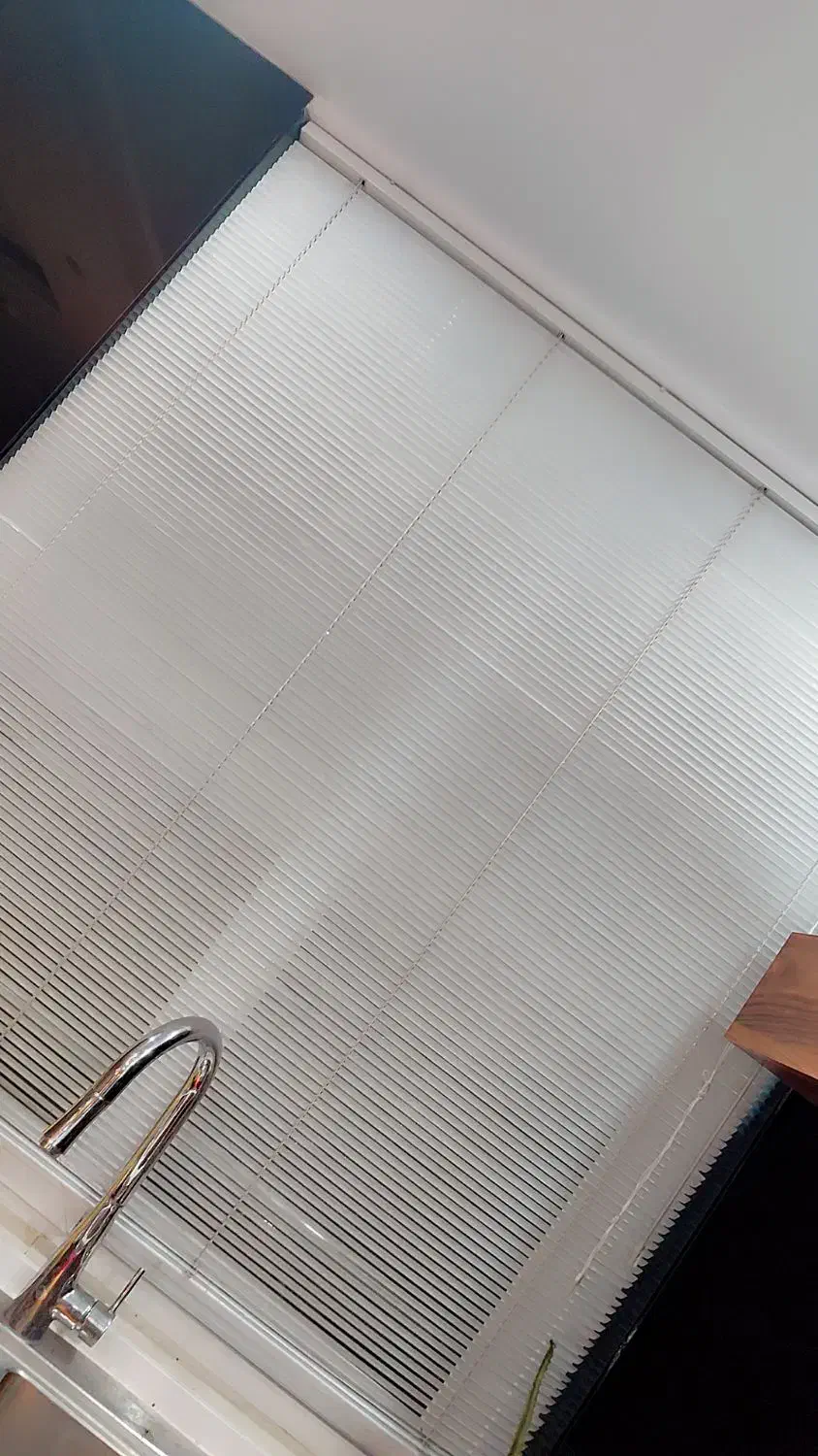 پرده کرکره آلومینیومی سفید رنگ|پرده، رانر، رومیزی|ری, فیروزآبادی|دیوار