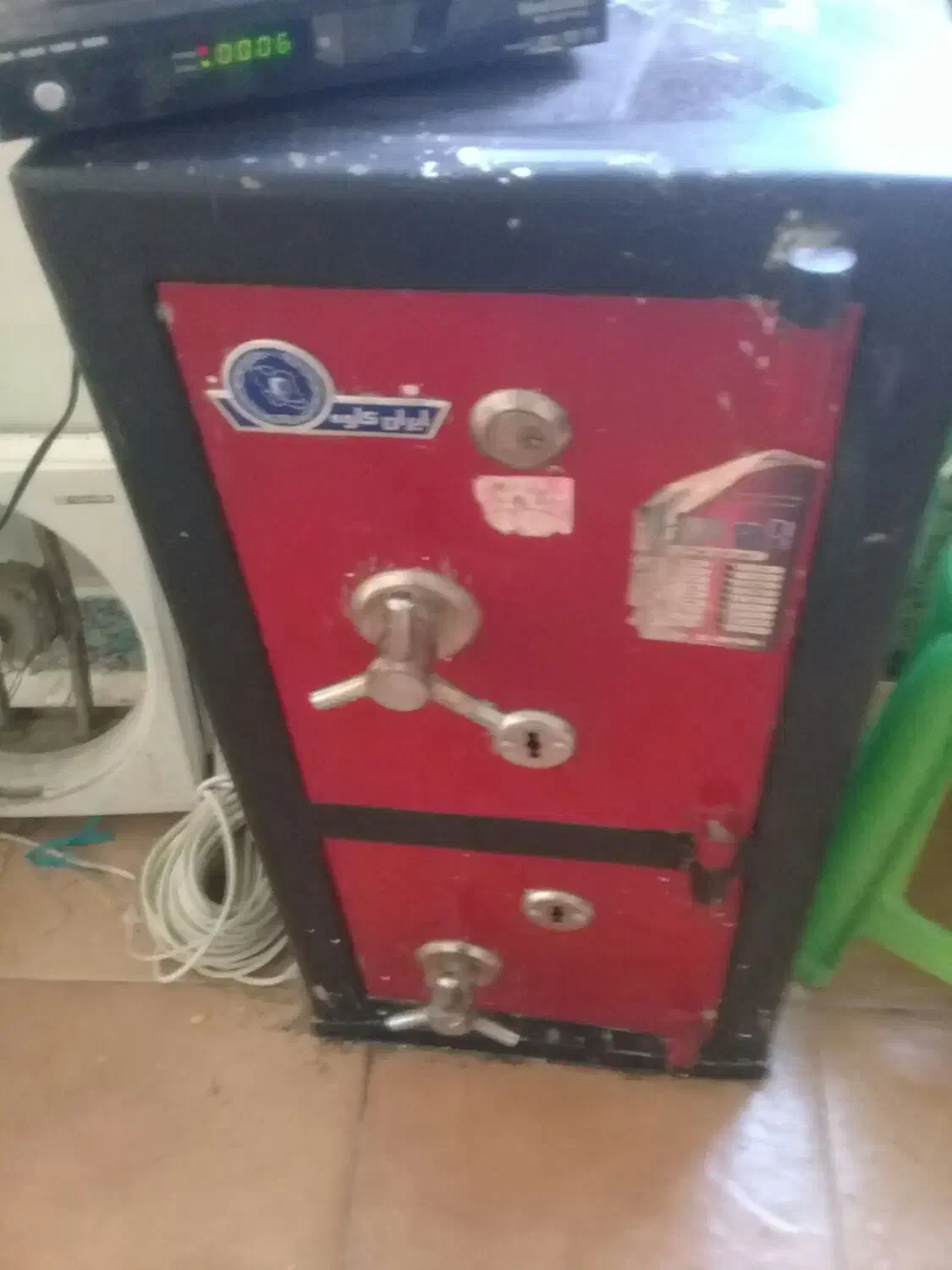 گاو صندوق دوطبقه نو|ابزارآلات|کاشان, ولیعصر|دیوار