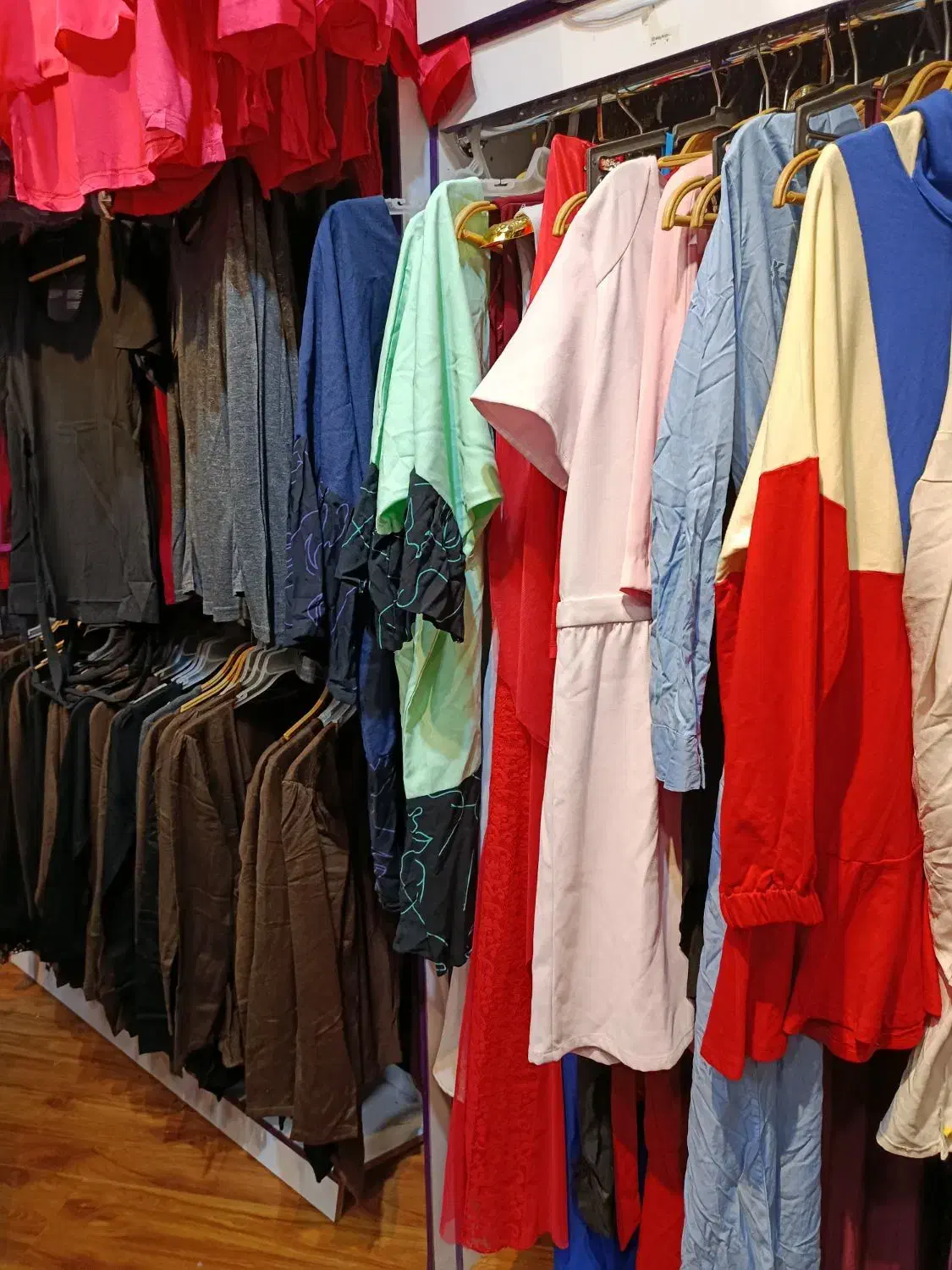 فروش عمده پوشاک مردانه و زنانه زیر قیمت|عمدهفروشی|کیش, |دیوار