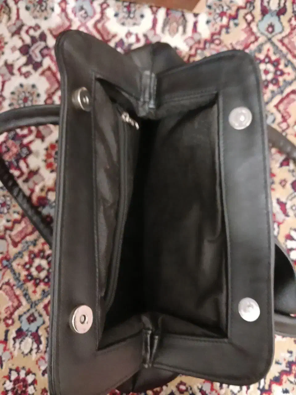 * کیف نو و زیبا *|کیف، کفش، کمربند|رشت, کوی قدس|دیوار