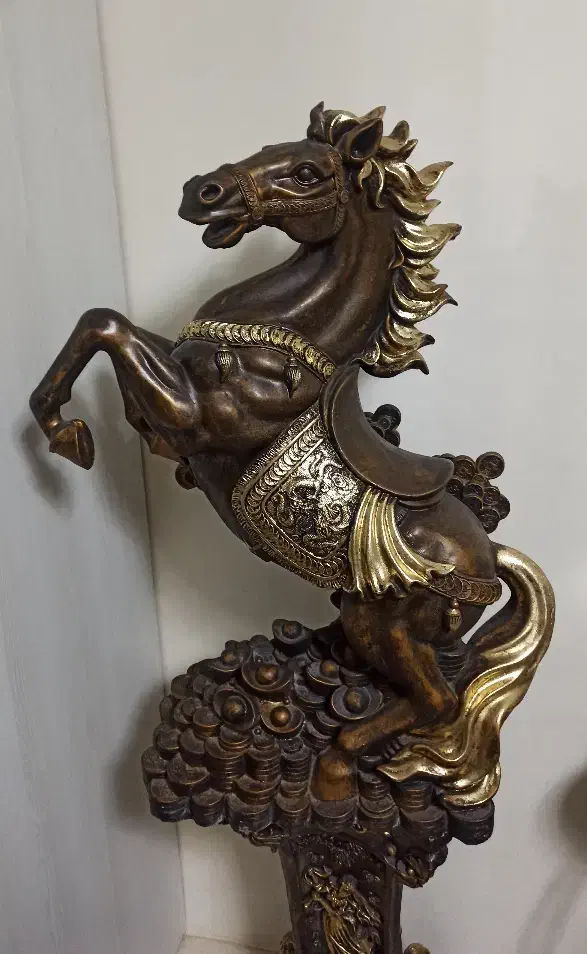 مجسمه اسب و پایه تزئینی|مجسمه، تندیس، ماکت|پرند, فاز ۴|دیوار