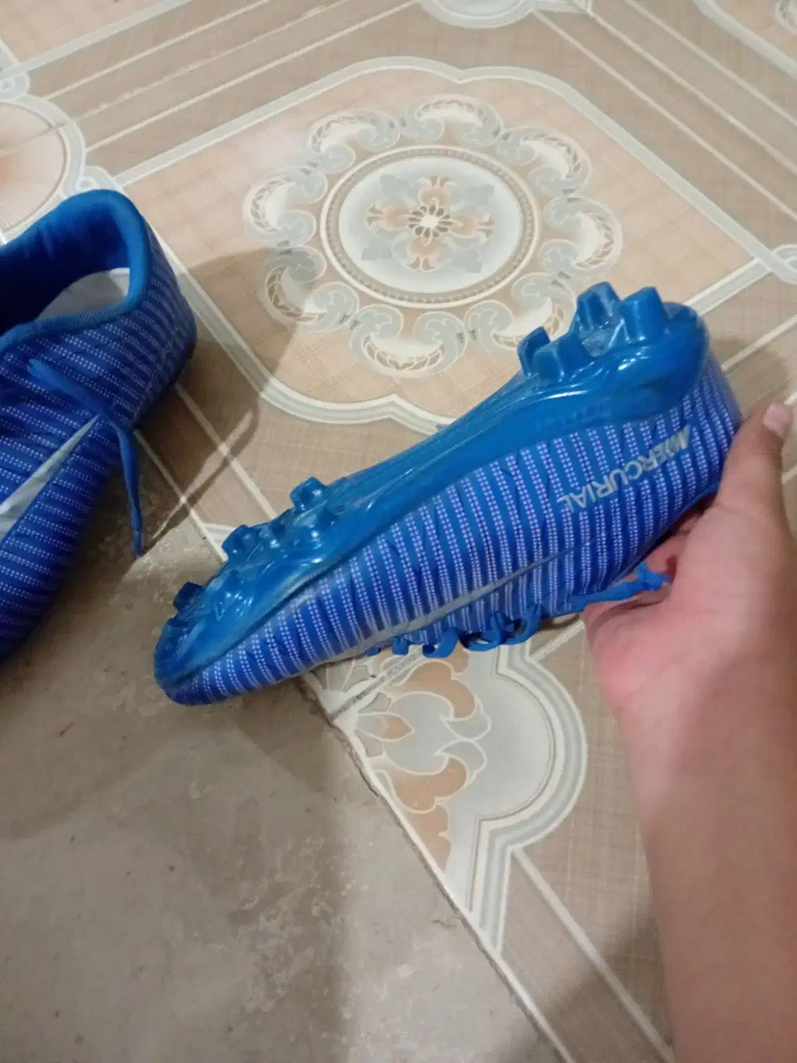 کفش چمنی|ورزش‌های توپی|سیرجان, |دیوار