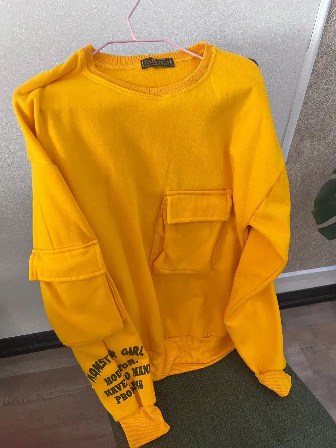 دورس داخل کرکی|لباس|فردیس, خیام شرقی|دیوار