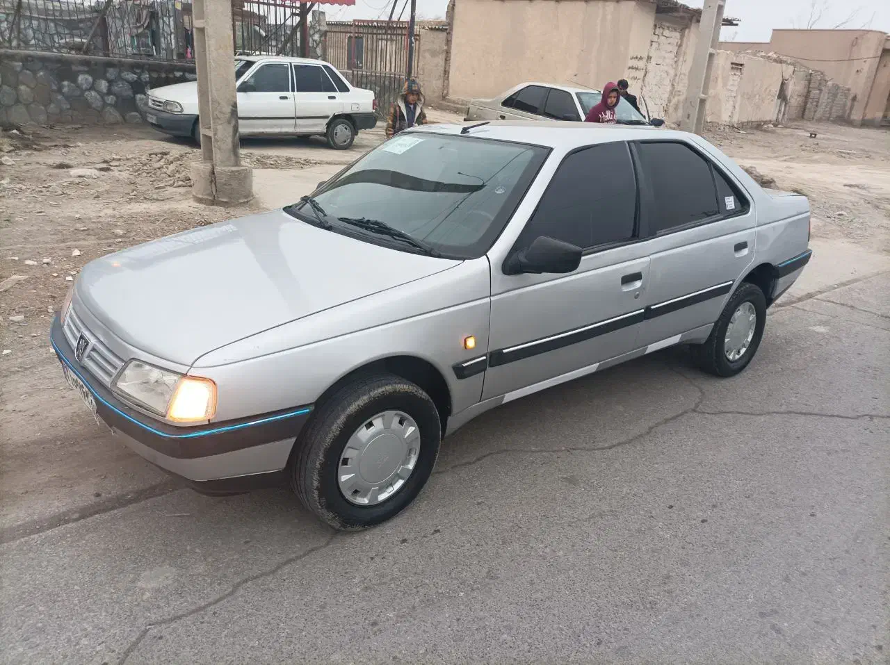 پژو نقره ایی 405|خودرو سواری و وانت|زابل, |دیوار