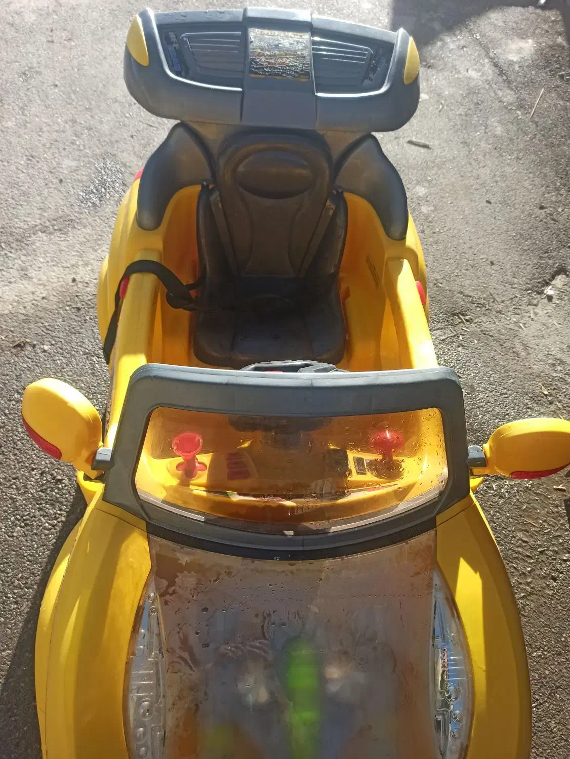 ماشین اسباب بازی دو موتوره درحدنو باطری نداره|اسباب‌‌بازی|نورآباد, |دیوار